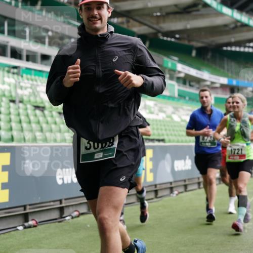 05.10.2025 - 20. swb-Marathon Bremen Michael Burmester http://msf.ph/oto/9326840 05.10.2025 12:54:46 Laufen im Stadion 53, 82, 104, 124, 132, 169, 289, 319, 417, 504, 524, 756, 944, 1308, 1474, 1483, 1517, 1543, 1721, 1896, 1897, 1945, 1976, 2024, 2180, 2265, 2274, 2431, 2494, 2573, 2642, 2767, 2841, 3069, 3193, 3212, 3224, 3359, 3436, 3531, 3703, 3848, 4257, 4595, 4672, 4816, 4837, 4919, 4949, 4958, 5022, 5206, 5452, 5666, 5869, 5978, 6184, 6583, 6683, 6853, 7052, 7232, 7279, 7494, 7508, 7814, 7928, 7986, 8642, 8653, 8737, 89, 250, 368, 458, 507, 950, 1165, 1460, 1489 meine-sportfotos.de