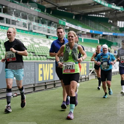 05.10.2025 - 20. swb-Marathon Bremen Michael Burmester http://msf.ph/oto/9326843 05.10.2025 12:54:47 Laufen im Stadion 53, 82, 104, 124, 132, 169, 289, 319, 417, 504, 524, 756, 944, 1308, 1474, 1483, 1517, 1543, 1721, 1896, 1897, 1945, 1976, 2024, 2180, 2265, 2274, 2431, 2494, 2573, 2642, 2767, 2841, 3069, 3193, 3212, 3224, 3359, 3436, 3531, 3703, 3848, 4257, 4595, 4672, 4816, 4837, 4919, 4949, 4958, 5022, 5206, 5452, 5666, 5869, 5978, 6184, 6583, 6683, 6853, 7052, 7232, 7279, 7494, 7508, 7814, 7928, 7986, 8642, 8653, 8737, 89, 250, 368, 458, 507, 950, 1165, 1460, 1489 meine-sportfotos.de