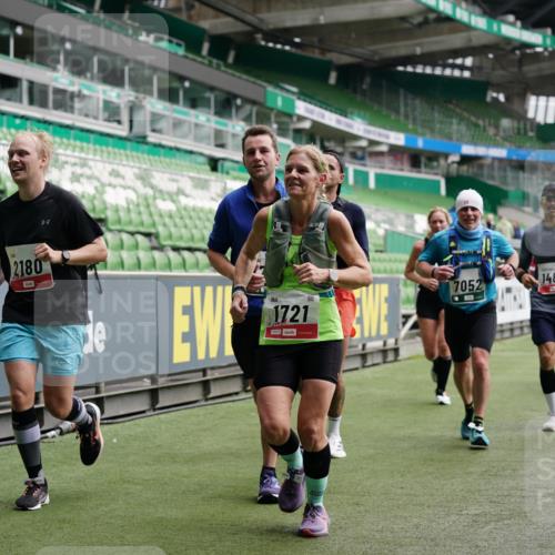 05.10.2025 - 20. swb-Marathon Bremen Michael Burmester http://msf.ph/oto/9326847 05.10.2025 12:54:47 Laufen im Stadion 53, 82, 104, 124, 132, 169, 289, 319, 417, 504, 524, 756, 944, 1308, 1474, 1483, 1517, 1543, 1721, 1896, 1897, 1945, 1976, 2024, 2180, 2265, 2274, 2431, 2494, 2573, 2642, 2767, 2841, 3069, 3193, 3212, 3224, 3359, 3436, 3531, 3703, 3848, 4257, 4595, 4672, 4816, 4837, 4919, 4949, 4958, 5022, 5206, 5452, 5666, 5869, 5978, 6184, 6583, 6683, 6853, 7052, 7232, 7279, 7494, 7508, 7814, 7928, 7986, 8642, 8653, 8737, 89, 250, 368, 458, 507, 950, 1165, 1460, 1489 meine-sportfotos.de
