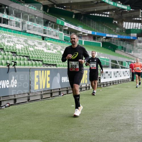 05.10.2025 - 20. swb-Marathon Bremen Michael Burmester http://msf.ph/oto/9326848 05.10.2025 12:50:18 Laufen im Stadion 217, 287, 424, 511, 679, 736, 845, 906, 939, 1025, 1033, 1044, 1359, 1388, 1707, 2381, 2721, 3228, 3259, 3291, 3353, 3885, 4006, 4318, 4366, 4367, 4438, 4870, 4938, 5118, 5184, 5389, 5418, 5564, 5873, 5894, 6214, 6216, 6281, 6681, 6717, 6805, 7493, 7647, 7826, 7963, 7987, 8401, 8536, 8873, 8907, 9118, 150, 187, 270, 1257, 1535, 1609, 1727, 1876, 1904, 2044, 2356, 3544, 3738, 3960, 6431, 6619, 6877, 7647, 7987, 8216 meine-sportfotos.de