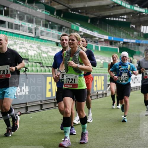 05.10.2025 - 20. swb-Marathon Bremen Michael Burmester http://msf.ph/oto/9326851 05.10.2025 12:54:47 Laufen im Stadion 53, 82, 104, 124, 132, 169, 289, 319, 417, 504, 524, 756, 944, 1308, 1474, 1483, 1517, 1543, 1721, 1896, 1897, 1945, 1976, 2024, 2180, 2265, 2274, 2431, 2494, 2573, 2642, 2767, 2841, 3069, 3193, 3212, 3224, 3359, 3436, 3531, 3703, 3848, 4257, 4595, 4672, 4816, 4837, 4919, 4949, 4958, 5022, 5206, 5452, 5666, 5869, 5978, 6184, 6583, 6683, 6853, 7052, 7232, 7279, 7494, 7508, 7814, 7928, 7986, 8642, 8653, 8737, 89, 250, 368, 458, 507, 950, 1165, 1460, 1489 meine-sportfotos.de