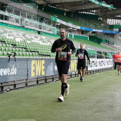 05.10.2025 - 20. swb-Marathon Bremen Michael Burmester http://msf.ph/oto/9326852 05.10.2025 12:50:18 Laufen im Stadion 217, 287, 424, 511, 679, 736, 845, 906, 939, 1025, 1033, 1044, 1359, 1388, 1707, 2381, 2721, 3228, 3259, 3291, 3353, 3885, 4006, 4318, 4366, 4367, 4438, 4870, 4938, 5118, 5184, 5389, 5418, 5564, 5873, 5894, 6214, 6216, 6281, 6681, 6717, 6805, 7493, 7647, 7826, 7963, 7987, 8401, 8536, 8873, 8907, 9118, 150, 187, 270, 1257, 1535, 1609, 1727, 1876, 1904, 2044, 2356, 3544, 3738, 3960, 6431, 6619, 6877, 7647, 7987, 8216 meine-sportfotos.de
