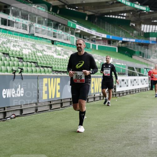 05.10.2025 - 20. swb-Marathon Bremen Michael Burmester http://msf.ph/oto/9326856 05.10.2025 12:50:18 Laufen im Stadion 217, 287, 424, 511, 679, 736, 845, 906, 939, 1025, 1033, 1044, 1359, 1388, 1707, 2381, 2721, 3228, 3259, 3291, 3353, 3885, 4006, 4318, 4366, 4367, 4438, 4870, 4938, 5118, 5184, 5389, 5418, 5564, 5873, 5894, 6214, 6216, 6281, 6681, 6717, 6805, 7493, 7647, 7826, 7963, 7987, 8401, 8536, 8873, 8907, 9118, 150, 187, 270, 1257, 1535, 1609, 1727, 1876, 1904, 2044, 2356, 3544, 3738, 3960, 6431, 6619, 6877, 7647, 7987, 8216 meine-sportfotos.de