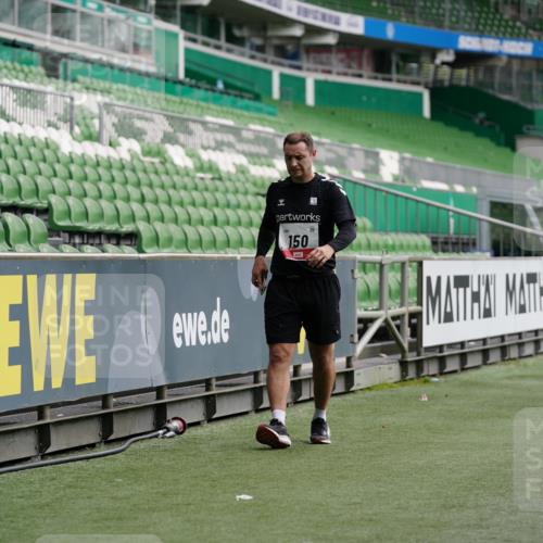 05.10.2025 - 20. swb-Marathon Bremen Michael Burmester http://msf.ph/oto/9326860 05.10.2025 12:50:19 Laufen im Stadion 217, 287, 424, 511, 679, 736, 845, 906, 939, 1025, 1033, 1044, 1359, 1388, 1707, 2381, 2721, 3228, 3259, 3291, 3353, 3885, 4006, 4318, 4366, 4367, 4438, 4870, 4938, 5118, 5184, 5389, 5418, 5564, 5873, 5894, 6214, 6216, 6281, 6681, 6717, 6805, 7493, 7826, 7963, 8401, 8536, 8873, 8907, 9118, 150, 187, 270, 424, 1257, 1535, 1609, 1727, 1876, 1904, 2044, 2356, 3544, 3738, 3960, 6431, 6619, 6877, 7647, 7987, 8216 meine-sportfotos.de