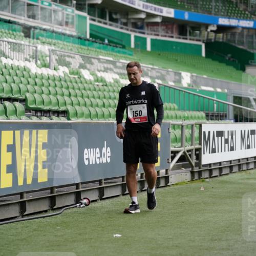 05.10.2025 - 20. swb-Marathon Bremen Michael Burmester http://msf.ph/oto/9326868 05.10.2025 12:50:19 Laufen im Stadion 217, 287, 424, 511, 679, 736, 845, 906, 939, 1025, 1033, 1044, 1359, 1388, 1707, 2381, 2721, 3228, 3259, 3291, 3353, 3885, 4006, 4318, 4366, 4367, 4438, 4870, 4938, 5118, 5184, 5389, 5418, 5564, 5873, 5894, 6214, 6216, 6281, 6681, 6717, 6805, 7493, 7826, 7963, 8401, 8536, 8873, 8907, 9118, 150, 187, 270, 424, 1257, 1535, 1609, 1727, 1876, 1904, 2044, 2356, 3544, 3738, 3960, 6431, 6619, 6877, 7647, 7987, 8216 meine-sportfotos.de
