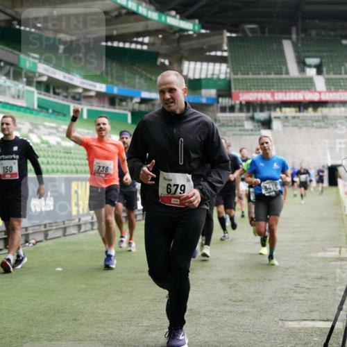 05.10.2025 - 20. swb-Marathon Bremen Michael Burmester http://msf.ph/oto/9326889 05.10.2025 12:50:22 Laufen im Stadion 122, 217, 287, 511, 679, 688, 736, 745, 845, 906, 939, 1025, 1033, 1044, 1166, 1359, 1388, 1707, 2381, 2721, 3228, 3259, 3291, 3353, 3885, 4006, 4318, 4366, 4367, 4438, 4870, 4938, 4962, 5118, 5184, 5389, 5418, 5564, 5873, 5894, 6214, 6216, 6281, 6681, 6717, 7493, 7826, 7963, 8401, 8536, 8873, 8907, 9118, 150, 187, 270, 424, 1257, 1535, 1609, 1876, 1904, 2044, 2356, 3544, 3738, 3960, 4438, 6431, 6805, 7647, 7987 meine-sportfotos.de