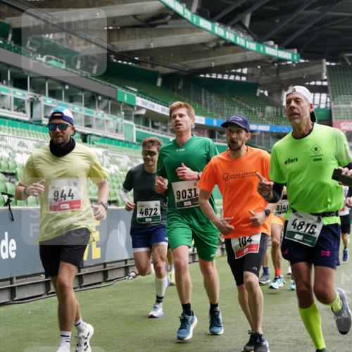 05.10.2025 - 20. swb-Marathon Bremen Michael Burmester http://msf.ph/oto/9326894 05.10.2025 12:54:53 Laufen im Stadion 53, 82, 104, 124, 132, 169, 289, 319, 417, 504, 663, 944, 1308, 1474, 1483, 1543, 1721, 1737, 1896, 1897, 1945, 1976, 2024, 2180, 2265, 2274, 2431, 2494, 2573, 2642, 2767, 2841, 3069, 3193, 3212, 3224, 3359, 3436, 3531, 3703, 3848, 4257, 4595, 4672, 4771, 4816, 4837, 4919, 4949, 4958, 5022, 5034, 5206, 5452, 5666, 5869, 5978, 6184, 6527, 6583, 6649, 6683, 6853, 7052, 7279, 7494, 7508, 7814, 7928, 7986, 8642, 8653, 8737, 250, 507, 524, 756, 950, 1165 meine-sportfotos.de