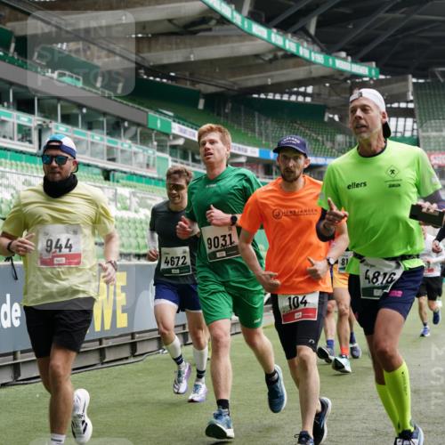 05.10.2025 - 20. swb-Marathon Bremen Michael Burmester http://msf.ph/oto/9326898 05.10.2025 12:54:53 Laufen im Stadion 53, 82, 104, 124, 132, 169, 289, 319, 417, 504, 663, 944, 1308, 1474, 1483, 1543, 1721, 1737, 1896, 1897, 1945, 1976, 2024, 2180, 2265, 2274, 2431, 2494, 2573, 2642, 2767, 2841, 3069, 3193, 3212, 3224, 3359, 3436, 3531, 3703, 3848, 4257, 4595, 4672, 4771, 4816, 4837, 4919, 4949, 4958, 5022, 5034, 5206, 5452, 5666, 5869, 5978, 6184, 6527, 6583, 6649, 6683, 6853, 7052, 7279, 7494, 7508, 7814, 7928, 7986, 8642, 8653, 8737, 250, 507, 524, 756, 950, 1165 meine-sportfotos.de