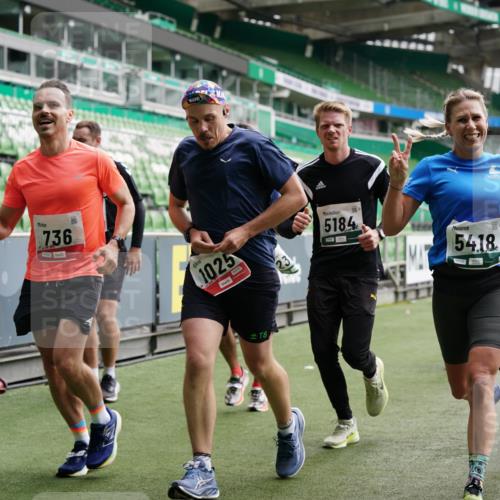05.10.2025 - 20. swb-Marathon Bremen Michael Burmester http://msf.ph/oto/9326901 05.10.2025 12:50:24 Laufen im Stadion 122, 217, 287, 511, 679, 688, 736, 745, 845, 906, 939, 1025, 1033, 1044, 1166, 1359, 1388, 1707, 2381, 2721, 3228, 3259, 3291, 3353, 3885, 4006, 4318, 4366, 4367, 4870, 4938, 4962, 5118, 5184, 5389, 5418, 5564, 5873, 5894, 6214, 6216, 6281, 6681, 6717, 7493, 7826, 7963, 8401, 8536, 8873, 8907, 9118, 150, 187, 270, 424, 1535, 1609, 1876, 1904, 2044, 2356, 3544, 3738, 3960, 4438, 6431, 6805, 7647, 7987 meine-sportfotos.de
