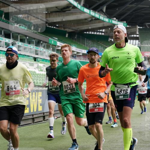 05.10.2025 - 20. swb-Marathon Bremen Michael Burmester http://msf.ph/oto/9326902 05.10.2025 12:54:53 Laufen im Stadion 53, 82, 104, 124, 132, 169, 289, 319, 417, 504, 663, 944, 1308, 1474, 1483, 1543, 1721, 1737, 1896, 1897, 1945, 1976, 2024, 2180, 2265, 2274, 2431, 2494, 2573, 2642, 2767, 2841, 3069, 3193, 3212, 3224, 3359, 3436, 3531, 3703, 3848, 4257, 4595, 4672, 4771, 4816, 4837, 4919, 4949, 4958, 5022, 5034, 5206, 5452, 5666, 5869, 5978, 6184, 6527, 6583, 6649, 6683, 6853, 7052, 7279, 7494, 7508, 7814, 7928, 7986, 8642, 8653, 8737, 250, 507, 524, 756, 950, 1165 meine-sportfotos.de