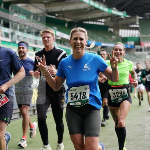05.10.2025 - 20. swb-Marathon Bremen Michael Burmester http://msf.ph/oto/9326904 05.10.2025 12:50:24 Laufen im Stadion 122, 217, 287, 511, 679, 688, 736, 745, 845, 906, 939, 1025, 1033, 1044, 1166, 1359, 1388, 1707, 2381, 2721, 3228, 3259, 3291, 3353, 3885, 4006, 4318, 4366, 4367, 4870, 4938, 4962, 5118, 5184, 5389, 5418, 5564, 5873, 5894, 6214, 6216, 6281, 6681, 6717, 7493, 7826, 7963, 8401, 8536, 8873, 8907, 9118, 150, 187, 270, 424, 1535, 1609, 1876, 1904, 2044, 2356, 3544, 3738, 3960, 4438, 6431, 6805, 7647, 7987 meine-sportfotos.de