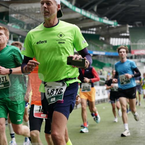 05.10.2025 - 20. swb-Marathon Bremen Michael Burmester http://msf.ph/oto/9326906 05.10.2025 12:54:53 Laufen im Stadion 53, 82, 104, 124, 132, 169, 289, 319, 417, 504, 663, 944, 1308, 1474, 1483, 1543, 1721, 1737, 1896, 1897, 1945, 1976, 2024, 2180, 2265, 2274, 2431, 2494, 2573, 2642, 2767, 2841, 3069, 3193, 3212, 3224, 3359, 3436, 3531, 3703, 3848, 4257, 4595, 4672, 4771, 4816, 4837, 4919, 4949, 4958, 5022, 5034, 5206, 5452, 5666, 5869, 5978, 6184, 6527, 6583, 6649, 6683, 6853, 7052, 7279, 7494, 7508, 7814, 7928, 7986, 8642, 8653, 8737, 250, 507, 524, 756, 950, 1165 meine-sportfotos.de