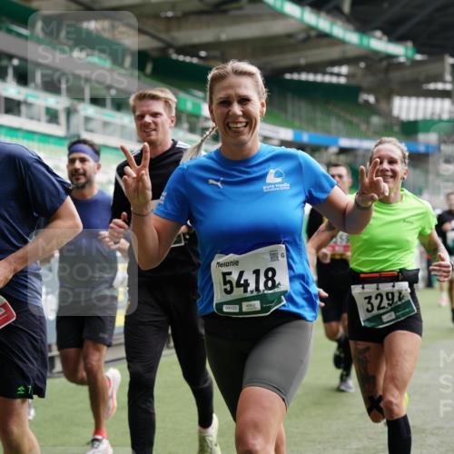 05.10.2025 - 20. swb-Marathon Bremen Michael Burmester http://msf.ph/oto/9326908 05.10.2025 12:50:24 Laufen im Stadion 122, 217, 287, 511, 679, 688, 736, 745, 845, 906, 939, 1025, 1033, 1044, 1166, 1359, 1388, 1707, 2381, 2721, 3228, 3259, 3291, 3353, 3885, 4006, 4318, 4366, 4367, 4870, 4938, 4962, 5118, 5184, 5389, 5418, 5564, 5873, 5894, 6214, 6216, 6281, 6681, 6717, 7493, 7826, 7963, 8401, 8536, 8873, 8907, 9118, 150, 187, 270, 424, 1535, 1609, 1876, 1904, 2044, 2356, 3544, 3738, 3960, 4438, 6431, 6805, 7647, 7987 meine-sportfotos.de