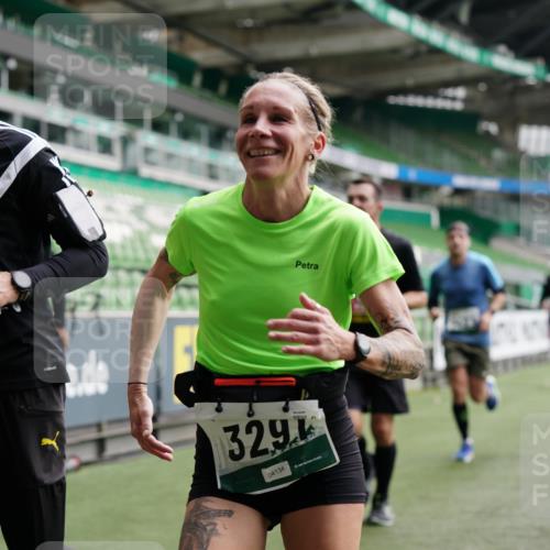05.10.2025 - 20. swb-Marathon Bremen Michael Burmester http://msf.ph/oto/9326921 05.10.2025 12:50:25 Laufen im Stadion 122, 217, 287, 511, 679, 688, 736, 745, 845, 906, 939, 1025, 1033, 1044, 1166, 1359, 1388, 1707, 2381, 2721, 3228, 3259, 3291, 3353, 3885, 4006, 4318, 4366, 4367, 4870, 4938, 4962, 5118, 5184, 5389, 5418, 5564, 5873, 5894, 6214, 6216, 6281, 6681, 6717, 7493, 7826, 7963, 8401, 8536, 8873, 8907, 9118, 150, 187, 270, 424, 1609, 1876, 1904, 2044, 2356, 3544, 3738, 3960, 4438, 6431, 6805, 7647, 7987 meine-sportfotos.de