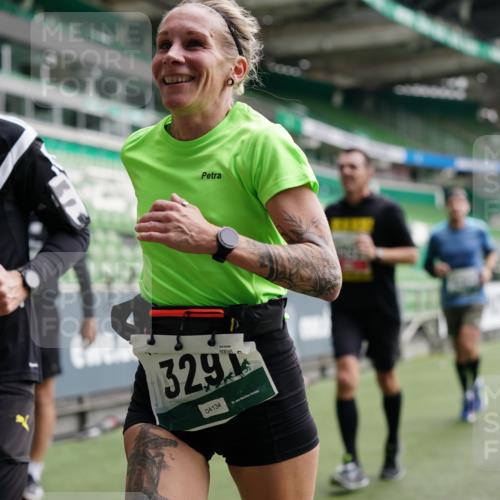 05.10.2025 - 20. swb-Marathon Bremen Michael Burmester http://msf.ph/oto/9326925 05.10.2025 12:50:25 Laufen im Stadion 122, 217, 287, 511, 679, 688, 736, 745, 845, 906, 939, 1025, 1033, 1044, 1166, 1359, 1388, 1707, 2381, 2721, 3228, 3259, 3291, 3353, 3885, 4006, 4318, 4366, 4367, 4870, 4938, 4962, 5118, 5184, 5389, 5418, 5564, 5873, 5894, 6214, 6216, 6281, 6681, 6717, 7493, 7826, 7963, 8401, 8536, 8873, 8907, 9118, 150, 187, 270, 424, 1609, 1876, 1904, 2044, 2356, 3544, 3738, 3960, 4438, 6431, 6805, 7647, 7987 meine-sportfotos.de