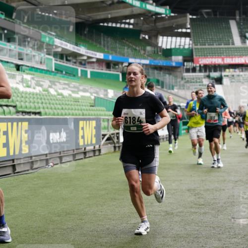 05.10.2025 - 20. swb-Marathon Bremen Michael Burmester http://msf.ph/oto/9326926 05.10.2025 12:54:55 Laufen im Stadion 82, 104, 124, 132, 169, 289, 319, 417, 504, 663, 944, 1308, 1474, 1483, 1543, 1721, 1737, 1896, 1897, 1945, 1976, 2024, 2180, 2265, 2274, 2431, 2494, 2573, 2642, 2767, 2841, 3069, 3193, 3212, 3224, 3359, 3436, 3531, 3703, 3848, 4257, 4595, 4672, 4771, 4816, 4823, 4837, 4919, 4949, 4958, 5022, 5034, 5206, 5452, 5666, 5869, 5978, 6184, 6527, 6583, 6649, 6683, 6853, 7052, 7279, 7494, 7814, 7928, 7986, 8642, 8653, 8737, 53, 507, 524, 756, 950, 1165 meine-sportfotos.de