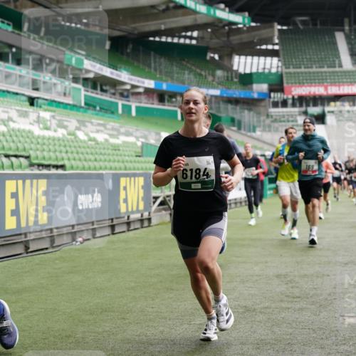 05.10.2025 - 20. swb-Marathon Bremen Michael Burmester http://msf.ph/oto/9326930 05.10.2025 12:54:56 Laufen im Stadion 82, 104, 124, 132, 169, 289, 319, 417, 504, 663, 944, 1308, 1474, 1483, 1543, 1721, 1737, 1896, 1897, 1945, 1976, 2024, 2180, 2265, 2274, 2431, 2494, 2573, 2642, 2767, 2841, 3069, 3193, 3212, 3224, 3359, 3436, 3531, 3703, 3848, 4257, 4595, 4672, 4771, 4816, 4823, 4837, 4919, 4949, 4958, 5022, 5034, 5206, 5452, 5666, 5869, 5978, 6184, 6527, 6583, 6649, 6683, 6853, 7052, 7279, 7494, 7814, 7928, 7986, 8642, 8653, 8737, 53, 507, 524, 756, 950, 1165 meine-sportfotos.de
