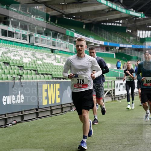 05.10.2025 - 20. swb-Marathon Bremen Michael Burmester http://msf.ph/oto/9326938 05.10.2025 12:54:57 Laufen im Stadion 82, 104, 124, 132, 169, 289, 319, 417, 504, 663, 944, 1308, 1474, 1483, 1543, 1721, 1737, 1896, 1897, 1945, 1976, 2022, 2024, 2180, 2265, 2274, 2431, 2494, 2573, 2642, 2767, 2841, 3069, 3193, 3212, 3224, 3359, 3436, 3531, 3703, 3848, 4257, 4595, 4672, 4771, 4816, 4823, 4837, 4919, 4949, 4958, 5022, 5034, 5206, 5452, 5666, 5869, 5978, 6184, 6527, 6583, 6649, 6683, 6853, 7052, 7279, 7494, 7814, 7928, 7986, 8642, 8653, 8737, 53, 507, 524, 756, 950, 1165 meine-sportfotos.de