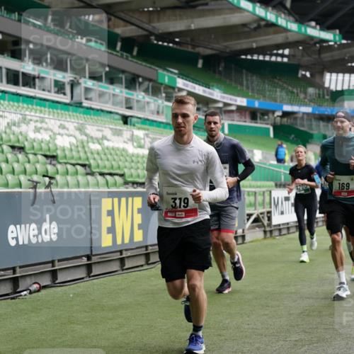 05.10.2025 - 20. swb-Marathon Bremen Michael Burmester http://msf.ph/oto/9326941 05.10.2025 12:54:57 Laufen im Stadion 82, 104, 124, 132, 169, 289, 319, 417, 504, 663, 944, 1308, 1474, 1483, 1543, 1721, 1737, 1896, 1897, 1945, 1976, 2022, 2024, 2180, 2265, 2274, 2431, 2494, 2573, 2642, 2767, 2841, 3069, 3193, 3212, 3224, 3359, 3436, 3531, 3703, 3848, 4257, 4595, 4672, 4771, 4816, 4823, 4837, 4919, 4949, 4958, 5022, 5034, 5206, 5452, 5666, 5869, 5978, 6184, 6527, 6583, 6649, 6683, 6853, 7052, 7279, 7494, 7814, 7928, 7986, 8642, 8653, 8737, 53, 507, 524, 756, 950, 1165 meine-sportfotos.de