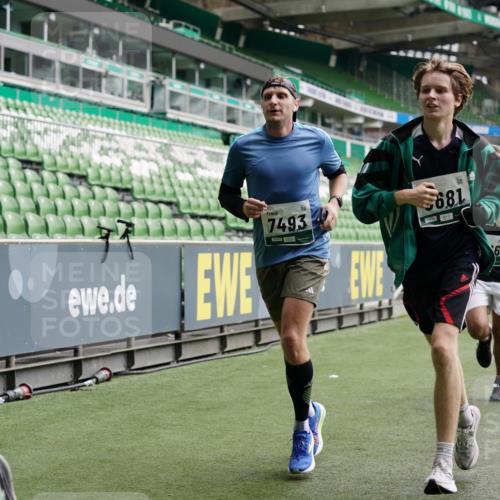 05.10.2025 - 20. swb-Marathon Bremen Michael Burmester http://msf.ph/oto/9326942 05.10.2025 12:50:27 Laufen im Stadion 122, 217, 287, 511, 679, 688, 736, 745, 845, 906, 939, 1025, 1033, 1044, 1166, 1359, 1388, 1450, 1707, 2381, 2721, 3228, 3259, 3291, 3353, 3885, 4006, 4318, 4366, 4367, 4870, 4938, 4962, 5118, 5184, 5389, 5418, 5564, 5873, 5894, 6214, 6216, 6252, 6281, 6681, 6717, 7493, 7826, 7963, 8401, 8536, 8873, 8907, 9118, 150, 187, 270, 424, 1609, 1876, 1904, 2356, 3544, 3738, 3960, 4438, 6805, 7647, 7987 meine-sportfotos.de