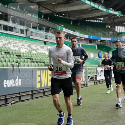 05.10.2025 - 20. swb-Marathon Bremen Michael Burmester http://msf.ph/oto/9326945 05.10.2025 12:54:58 Laufen im Stadion 82, 104, 124, 132, 169, 289, 319, 417, 504, 663, 944, 1308, 1474, 1483, 1543, 1721, 1737, 1896, 1897, 1945, 1976, 2022, 2024, 2180, 2265, 2274, 2431, 2494, 2573, 2642, 2767, 2841, 3069, 3193, 3212, 3224, 3359, 3436, 3531, 3703, 3848, 4257, 4595, 4672, 4771, 4816, 4823, 4837, 4919, 4949, 4958, 5022, 5034, 5206, 5452, 5666, 5869, 5978, 6184, 6527, 6583, 6649, 6683, 6853, 7052, 7279, 7494, 7814, 7928, 7986, 8642, 8653, 8737, 53, 507, 524, 756, 950, 1165, 2841, 3212 meine-sportfotos.de