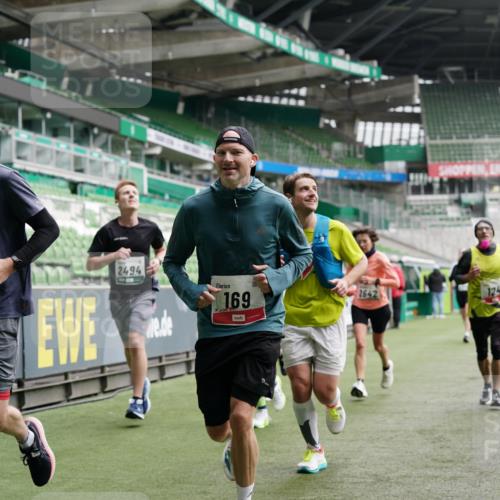 05.10.2025 - 20. swb-Marathon Bremen Michael Burmester http://msf.ph/oto/9326953 05.10.2025 12:54:59 Laufen im Stadion 82, 104, 124, 132, 169, 289, 319, 417, 504, 663, 944, 1308, 1474, 1483, 1543, 1721, 1737, 1896, 1897, 1945, 1976, 2022, 2024, 2180, 2265, 2274, 2431, 2494, 2573, 2642, 2767, 3069, 3193, 3224, 3359, 3436, 3489, 3531, 3703, 3848, 4257, 4595, 4672, 4771, 4816, 4823, 4837, 4919, 4949, 4958, 5022, 5034, 5206, 5452, 5666, 5869, 5978, 6184, 6527, 6583, 6649, 6683, 6853, 7052, 7279, 7494, 7814, 7928, 7986, 8642, 8653, 8737, 53, 524, 756, 950, 1165, 1976, 2841, 3212 meine-sportfotos.de
