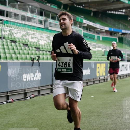 05.10.2025 - 20. swb-Marathon Bremen Michael Burmester http://msf.ph/oto/9326954 05.10.2025 12:50:28 Laufen im Stadion 122, 217, 287, 511, 679, 688, 736, 745, 845, 906, 939, 1025, 1033, 1044, 1166, 1359, 1388, 1450, 1707, 2381, 2721, 3228, 3259, 3291, 3353, 3885, 4006, 4318, 4366, 4367, 4870, 4938, 4962, 5118, 5184, 5389, 5418, 5564, 5873, 5894, 6214, 6216, 6252, 6281, 6681, 6717, 7493, 7826, 7963, 8401, 8536, 8873, 8907, 9118, 150, 187, 270, 424, 1876, 1904, 2356, 3738, 3960, 4438, 4870, 6805, 7647, 7987 meine-sportfotos.de