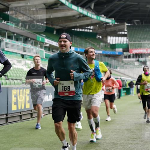 05.10.2025 - 20. swb-Marathon Bremen Michael Burmester http://msf.ph/oto/9326957 05.10.2025 12:54:59 Laufen im Stadion 82, 104, 124, 132, 169, 289, 319, 417, 504, 663, 944, 1308, 1474, 1483, 1543, 1721, 1737, 1896, 1897, 1945, 1976, 2022, 2024, 2180, 2265, 2274, 2431, 2494, 2573, 2642, 2767, 3069, 3193, 3224, 3359, 3436, 3489, 3531, 3703, 3848, 4257, 4595, 4672, 4771, 4816, 4823, 4837, 4919, 4949, 4958, 5022, 5034, 5206, 5452, 5666, 5869, 5978, 6184, 6527, 6583, 6649, 6683, 6853, 7052, 7279, 7494, 7814, 7928, 7986, 8642, 8653, 8737, 53, 524, 756, 950, 1165, 1976, 2841, 3212 meine-sportfotos.de