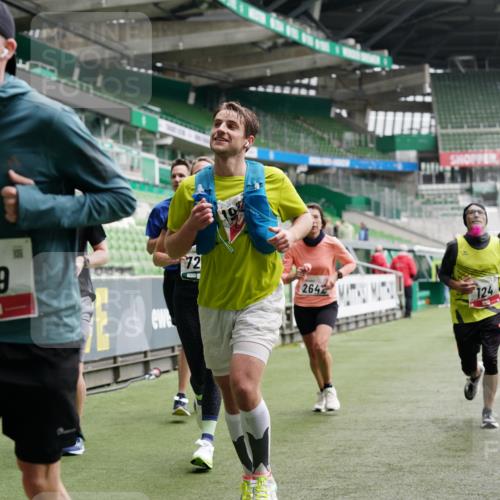 05.10.2025 - 20. swb-Marathon Bremen Michael Burmester http://msf.ph/oto/9326961 05.10.2025 12:55:00 Laufen im Stadion 82, 104, 124, 132, 169, 289, 319, 417, 504, 663, 944, 1308, 1474, 1483, 1543, 1721, 1737, 1896, 1897, 1945, 2022, 2024, 2180, 2265, 2274, 2431, 2494, 2573, 2642, 2767, 3069, 3193, 3224, 3359, 3436, 3489, 3531, 3703, 3848, 4257, 4595, 4672, 4771, 4816, 4823, 4837, 4919, 4949, 4958, 5022, 5034, 5206, 5452, 5666, 5869, 5978, 6184, 6527, 6583, 6649, 6683, 6853, 7052, 7279, 7494, 7814, 7928, 7986, 8642, 8653, 8737, 53, 132, 524, 756, 950, 1165, 1976, 2573, 2841, 3212, 5206 meine-sportfotos.de