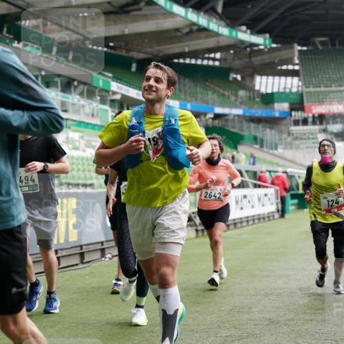 05.10.2025 - 20. swb-Marathon Bremen Michael Burmester http://msf.ph/oto/9326965 05.10.2025 12:55:00 Laufen im Stadion 82, 104, 124, 132, 169, 289, 319, 417, 504, 663, 944, 1308, 1474, 1483, 1543, 1721, 1737, 1896, 1897, 1945, 2022, 2024, 2180, 2265, 2274, 2431, 2494, 2573, 2642, 2767, 3069, 3193, 3224, 3359, 3436, 3489, 3531, 3703, 3848, 4257, 4595, 4672, 4771, 4816, 4823, 4837, 4919, 4949, 4958, 5022, 5034, 5206, 5452, 5666, 5869, 5978, 6184, 6527, 6583, 6649, 6683, 6853, 7052, 7279, 7494, 7814, 7928, 7986, 8642, 8653, 8737, 53, 132, 524, 756, 950, 1165, 1976, 2573, 2841, 3212, 5206 meine-sportfotos.de