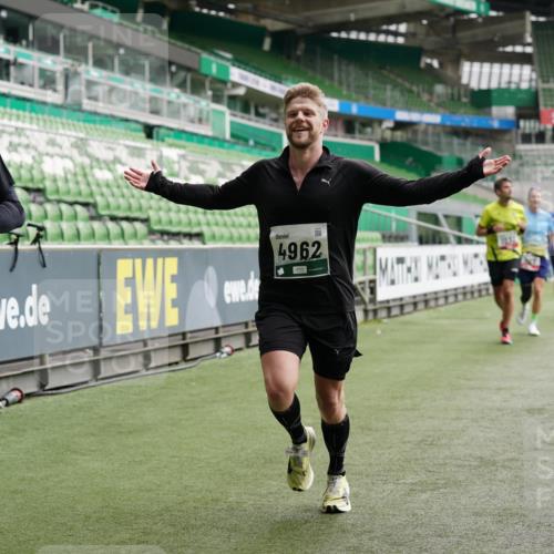 05.10.2025 - 20. swb-Marathon Bremen Michael Burmester http://msf.ph/oto/9326970 05.10.2025 12:50:31 Laufen im Stadion 122, 217, 287, 511, 679, 688, 736, 745, 845, 906, 939, 1025, 1033, 1044, 1166, 1359, 1388, 1450, 1707, 2381, 2721, 3228, 3259, 3291, 3353, 3885, 4006, 4318, 4366, 4367, 4938, 4962, 5118, 5184, 5389, 5418, 5564, 5873, 5894, 6214, 6216, 6252, 6281, 6681, 6717, 7493, 7826, 7963, 8401, 8536, 8873, 8907, 8995, 9118, 150, 270, 424, 1876, 1904, 3738, 4438, 4870, 5894, 6805, 7647, 7987 meine-sportfotos.de