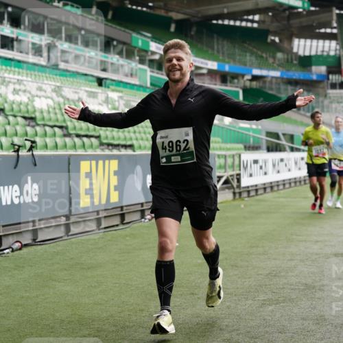 05.10.2025 - 20. swb-Marathon Bremen Michael Burmester http://msf.ph/oto/9326974 05.10.2025 12:50:32 Laufen im Stadion 122, 217, 287, 511, 679, 688, 736, 745, 845, 906, 939, 1025, 1033, 1044, 1166, 1359, 1388, 1450, 1707, 2059, 2381, 2721, 3228, 3259, 3291, 3353, 3885, 4006, 4318, 4366, 4367, 4938, 4962, 5118, 5184, 5389, 5418, 5564, 5873, 6214, 6216, 6252, 6281, 6681, 6717, 7493, 7826, 7963, 8401, 8536, 8873, 8907, 8995, 9118, 424, 1904, 3885, 4438, 4870, 5894, 6805, 7647, 7987 meine-sportfotos.de
