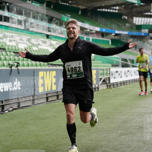 05.10.2025 - 20. swb-Marathon Bremen Michael Burmester http://msf.ph/oto/9326978 05.10.2025 12:50:32 Laufen im Stadion 122, 217, 287, 511, 679, 688, 736, 745, 845, 906, 939, 1025, 1033, 1044, 1166, 1359, 1388, 1450, 1707, 2059, 2381, 2721, 3228, 3259, 3291, 3353, 3885, 4006, 4318, 4366, 4367, 4938, 4962, 5118, 5184, 5389, 5418, 5564, 5873, 6214, 6216, 6252, 6281, 6681, 6717, 7493, 7826, 7963, 8401, 8536, 8873, 8907, 8995, 9118, 424, 1904, 3885, 4438, 4870, 5894, 6805, 7647, 7987 meine-sportfotos.de