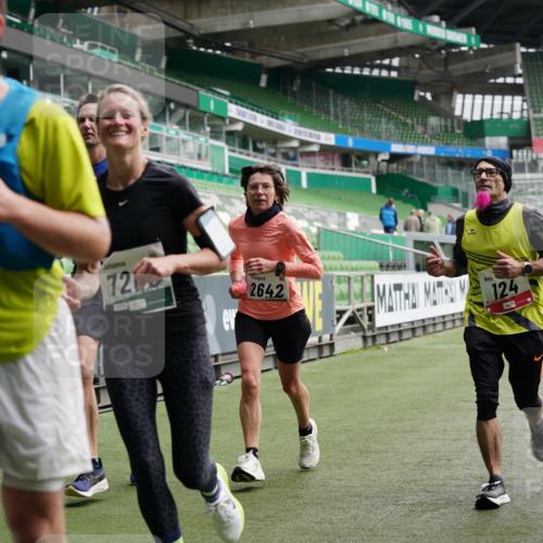 05.10.2025 - 20. swb-Marathon Bremen Michael Burmester http://msf.ph/oto/9326981 05.10.2025 12:55:01 Laufen im Stadion 82, 104, 124, 169, 289, 319, 417, 504, 663, 944, 1308, 1474, 1483, 1543, 1721, 1737, 1896, 1897, 1945, 2022, 2024, 2180, 2265, 2274, 2431, 2494, 2642, 2767, 3069, 3193, 3224, 3359, 3436, 3489, 3531, 3703, 3848, 4257, 4595, 4672, 4771, 4816, 4823, 4837, 4919, 4949, 4958, 5022, 5034, 5177, 5452, 5666, 5869, 5907, 5978, 6184, 6527, 6583, 6649, 6683, 6853, 7052, 7279, 7494, 7814, 7928, 7986, 8642, 8653, 8737, 53, 132, 524, 756, 1165, 1976, 2573, 2841, 3212, 5206, 5978 meine-sportfotos.de