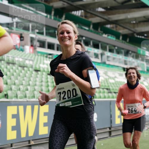 05.10.2025 - 20. swb-Marathon Bremen Michael Burmester http://msf.ph/oto/9326985 05.10.2025 12:55:01 Laufen im Stadion 82, 104, 124, 169, 289, 319, 417, 504, 663, 944, 1308, 1474, 1483, 1543, 1721, 1737, 1896, 1897, 1945, 2022, 2024, 2180, 2265, 2274, 2431, 2494, 2642, 2767, 3069, 3193, 3224, 3359, 3436, 3489, 3531, 3703, 3848, 4257, 4595, 4672, 4771, 4816, 4823, 4837, 4919, 4949, 4958, 5022, 5034, 5177, 5452, 5666, 5869, 5907, 5978, 6184, 6527, 6583, 6649, 6683, 6853, 7052, 7279, 7494, 7814, 7928, 7986, 8642, 8653, 8737, 53, 132, 524, 756, 1165, 1976, 2573, 2841, 3212, 5206, 5978 meine-sportfotos.de