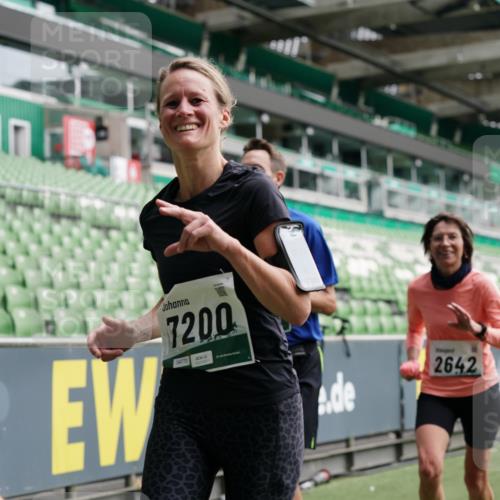 05.10.2025 - 20. swb-Marathon Bremen Michael Burmester http://msf.ph/oto/9326989 05.10.2025 12:55:01 Laufen im Stadion 82, 104, 124, 169, 289, 319, 417, 504, 663, 944, 1308, 1474, 1483, 1543, 1721, 1737, 1896, 1897, 1945, 2022, 2024, 2180, 2265, 2274, 2431, 2494, 2642, 2767, 3069, 3193, 3224, 3359, 3436, 3489, 3531, 3703, 3848, 4257, 4595, 4672, 4771, 4816, 4823, 4837, 4919, 4949, 4958, 5022, 5034, 5177, 5452, 5666, 5869, 5907, 5978, 6184, 6527, 6583, 6649, 6683, 6853, 7052, 7279, 7494, 7814, 7928, 7986, 8642, 8653, 8737, 53, 132, 524, 756, 1165, 1976, 2573, 2841, 3212, 5206, 5978 meine-sportfotos.de