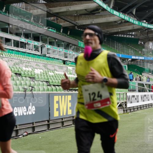 05.10.2025 - 20. swb-Marathon Bremen Michael Burmester http://msf.ph/oto/9326992 05.10.2025 12:55:02 Laufen im Stadion 82, 104, 124, 169, 289, 319, 417, 504, 663, 944, 1308, 1474, 1483, 1543, 1721, 1737, 1896, 1897, 1945, 2022, 2024, 2180, 2265, 2274, 2431, 2494, 2642, 2716, 2767, 3069, 3193, 3224, 3359, 3436, 3489, 3531, 3703, 3838, 3848, 4257, 4595, 4672, 4771, 4816, 4823, 4837, 4919, 4949, 4958, 5022, 5034, 5177, 5452, 5666, 5869, 5907, 6184, 6527, 6583, 6649, 6683, 6853, 7052, 7279, 7494, 7814, 7928, 7986, 8642, 8653, 8737, 53, 132, 524, 756, 1165, 1976, 2573, 2841, 3212, 5022, 5206, 5978 meine-sportfotos.de