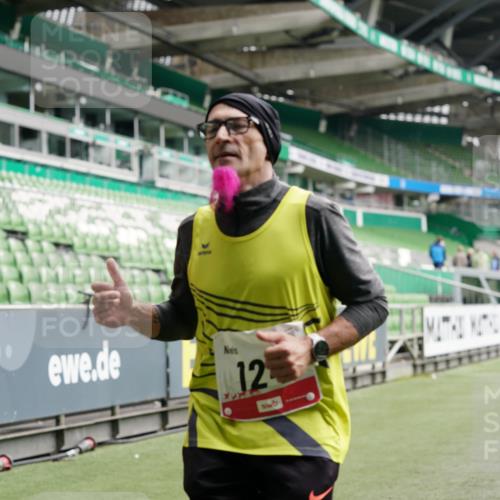 05.10.2025 - 20. swb-Marathon Bremen Michael Burmester http://msf.ph/oto/9326996 05.10.2025 12:55:02 Laufen im Stadion 82, 104, 124, 169, 289, 319, 417, 504, 663, 944, 1308, 1474, 1483, 1543, 1721, 1737, 1896, 1897, 1945, 2022, 2024, 2180, 2265, 2274, 2431, 2494, 2642, 2716, 2767, 3069, 3193, 3224, 3359, 3436, 3489, 3531, 3703, 3838, 3848, 4257, 4595, 4672, 4771, 4816, 4823, 4837, 4919, 4949, 4958, 5022, 5034, 5177, 5452, 5666, 5869, 5907, 6184, 6527, 6583, 6649, 6683, 6853, 7052, 7279, 7494, 7814, 7928, 7986, 8642, 8653, 8737, 53, 132, 524, 756, 1165, 1976, 2573, 2841, 3212, 5022, 5206, 5978 meine-sportfotos.de