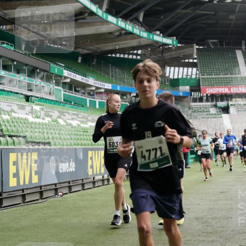 05.10.2025 - 20. swb-Marathon Bremen Michael Burmester http://msf.ph/oto/9327000 05.10.2025 12:55:04 Laufen im Stadion 82, 104, 124, 169, 289, 319, 417, 504, 663, 944, 1308, 1474, 1483, 1543, 1721, 1737, 1896, 1897, 1945, 2022, 2024, 2180, 2265, 2274, 2431, 2494, 2642, 2716, 2767, 3069, 3193, 3224, 3359, 3436, 3489, 3531, 3703, 3838, 3848, 4257, 4595, 4672, 4771, 4816, 4823, 4837, 4919, 4949, 4958, 5034, 5177, 5452, 5554, 5666, 5869, 5907, 6184, 6527, 6649, 6683, 6853, 7052, 7494, 7814, 7928, 7986, 8642, 8653, 8737, 53, 132, 289, 524, 756, 1976, 2573, 2841, 3212, 5022, 5206, 5978 meine-sportfotos.de