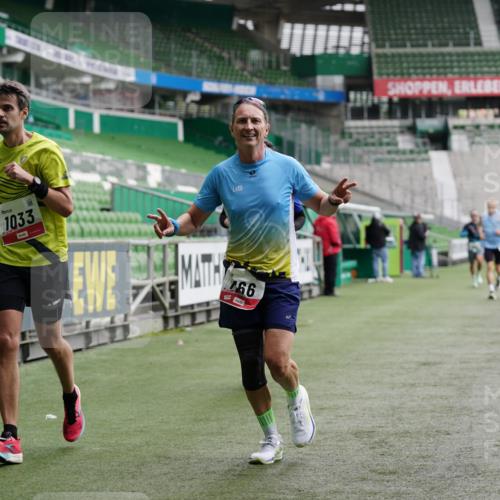 05.10.2025 - 20. swb-Marathon Bremen Michael Burmester http://msf.ph/oto/9327003 05.10.2025 12:50:35 Laufen im Stadion 122, 217, 287, 511, 679, 688, 736, 745, 845, 906, 939, 1025, 1033, 1044, 1166, 1359, 1388, 1450, 1707, 2059, 2381, 2721, 3228, 3259, 3291, 3353, 4318, 4366, 4367, 4938, 4962, 5118, 5184, 5389, 5418, 5564, 5873, 6214, 6216, 6252, 6281, 6681, 6717, 7493, 7826, 7963, 8873, 8907, 8995, 287, 424, 3885, 4006, 4438, 4870, 5894, 6805, 7647, 7987, 8401, 8536, 9118 meine-sportfotos.de
