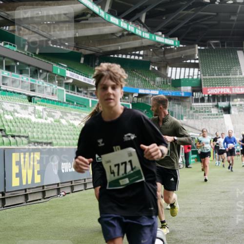 05.10.2025 - 20. swb-Marathon Bremen Michael Burmester http://msf.ph/oto/9327008 05.10.2025 12:55:05 Laufen im Stadion 82, 104, 124, 169, 319, 417, 504, 663, 944, 1308, 1474, 1483, 1543, 1721, 1737, 1896, 1897, 1945, 2022, 2024, 2180, 2265, 2274, 2431, 2494, 2642, 2716, 2767, 3069, 3193, 3224, 3359, 3436, 3489, 3531, 3703, 3838, 3848, 4257, 4595, 4672, 4771, 4816, 4823, 4837, 4919, 4949, 4958, 5034, 5177, 5452, 5554, 5666, 5869, 5907, 6184, 6527, 6649, 6683, 6853, 7052, 7494, 7814, 7928, 7986, 8642, 8653, 8737, 53, 132, 289, 504, 524, 756, 1896, 1976, 2573, 2841, 3212, 5022, 5206, 5978 meine-sportfotos.de