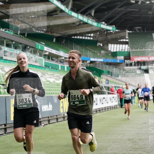 05.10.2025 - 20. swb-Marathon Bremen Michael Burmester http://msf.ph/oto/9327012 05.10.2025 12:55:05 Laufen im Stadion 82, 104, 124, 169, 319, 417, 504, 663, 944, 1308, 1474, 1483, 1543, 1721, 1737, 1896, 1897, 1945, 2022, 2024, 2180, 2265, 2274, 2431, 2494, 2642, 2716, 2767, 3069, 3193, 3224, 3359, 3436, 3489, 3531, 3703, 3838, 3848, 4257, 4595, 4672, 4771, 4816, 4823, 4837, 4919, 4949, 4958, 5034, 5177, 5452, 5554, 5666, 5869, 5907, 6184, 6527, 6649, 6683, 6853, 7052, 7494, 7814, 7928, 7986, 8642, 8653, 8737, 53, 132, 289, 504, 524, 756, 1896, 1976, 2573, 2841, 3212, 5022, 5206, 5978 meine-sportfotos.de