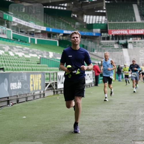 05.10.2025 - 20. swb-Marathon Bremen Michael Burmester http://msf.ph/oto/9327032 05.10.2025 12:50:40 Laufen im Stadion 122, 334, 511, 679, 688, 736, 745, 845, 906, 939, 1025, 1033, 1044, 1166, 1359, 1388, 1450, 1707, 2059, 2381, 2721, 3228, 3259, 3291, 3353, 3608, 4318, 4366, 4367, 4938, 4962, 5118, 5184, 5389, 5418, 5564, 5817, 5873, 6214, 6216, 6252, 6281, 6477, 6681, 6717, 7493, 7826, 7963, 8873, 8907, 8995, 217, 287, 3885, 4006, 4438, 4870, 5894, 6805, 8401, 8536, 9118 meine-sportfotos.de