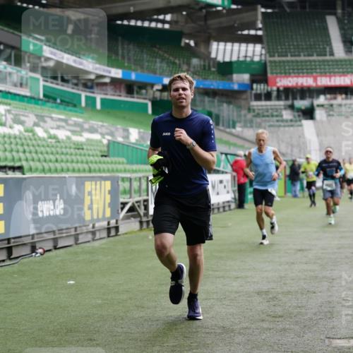 05.10.2025 - 20. swb-Marathon Bremen Michael Burmester http://msf.ph/oto/9327036 05.10.2025 12:50:40 Laufen im Stadion 122, 334, 511, 679, 688, 736, 745, 845, 906, 939, 1025, 1033, 1044, 1166, 1359, 1388, 1450, 1707, 2059, 2381, 2721, 3228, 3259, 3291, 3353, 3608, 4318, 4366, 4367, 4938, 4962, 5118, 5184, 5389, 5418, 5564, 5817, 5873, 6214, 6216, 6252, 6281, 6477, 6681, 6717, 7493, 7826, 7963, 8873, 8907, 8995, 217, 287, 3885, 4006, 4438, 4870, 5894, 6805, 8401, 8536, 9118 meine-sportfotos.de