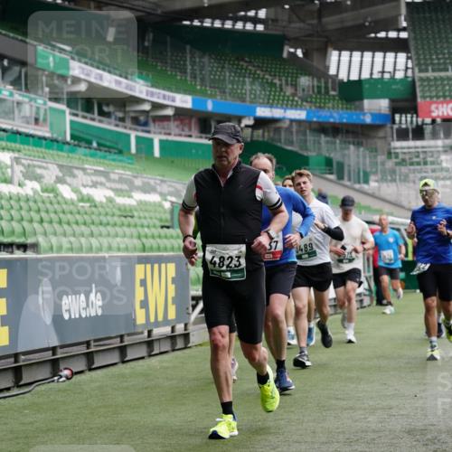 05.10.2025 - 20. swb-Marathon Bremen Michael Burmester http://msf.ph/oto/9327039 05.10.2025 12:55:11 Laufen im Stadion 82, 104, 124, 169, 319, 417, 663, 944, 1308, 1326, 1474, 1483, 1531, 1721, 1737, 1897, 1910, 1945, 2022, 2024, 2180, 2265, 2274, 2431, 2494, 2642, 2716, 2767, 3069, 3224, 3359, 3436, 3489, 3531, 3838, 3848, 3944, 4212, 4257, 4595, 4672, 4771, 4816, 4823, 4837, 4919, 4958, 5034, 5177, 5452, 5554, 5833, 5869, 5907, 6106, 6184, 6527, 6649, 6683, 7052, 7814, 7928, 7986, 8642, 8653, 53, 132, 289, 504, 524, 756, 1896, 1976, 2573, 2841, 3212, 5022, 5206, 5978 meine-sportfotos.de