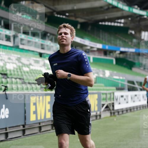 05.10.2025 - 20. swb-Marathon Bremen Michael Burmester http://msf.ph/oto/9327052 05.10.2025 12:50:41 Laufen im Stadion 122, 334, 511, 679, 688, 736, 745, 845, 906, 939, 1025, 1033, 1044, 1166, 1359, 1388, 1450, 1689, 1707, 2059, 2381, 2721, 3228, 3259, 3291, 3353, 3608, 4318, 4366, 4367, 4938, 4962, 5118, 5184, 5389, 5418, 5564, 5817, 5838, 5873, 6214, 6216, 6252, 6281, 6477, 6681, 6717, 7493, 7826, 7963, 8873, 8907, 8995, 217, 287, 511, 3885, 4006, 4438, 4870, 5894, 6214, 6805, 8401, 8536, 8873, 9118 meine-sportfotos.de