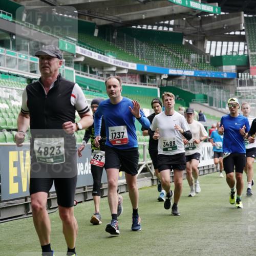 05.10.2025 - 20. swb-Marathon Bremen Michael Burmester http://msf.ph/oto/9327055 05.10.2025 12:55:12 Laufen im Stadion 82, 104, 124, 169, 319, 417, 663, 944, 1308, 1326, 1474, 1483, 1531, 1721, 1737, 1897, 1910, 1945, 2022, 2024, 2180, 2265, 2274, 2431, 2494, 2605, 2642, 2716, 2767, 3069, 3224, 3359, 3489, 3531, 3838, 3848, 3944, 4212, 4257, 4672, 4771, 4816, 4823, 4837, 4919, 4958, 5034, 5177, 5452, 5554, 5833, 5869, 5907, 6106, 6184, 6527, 6649, 6683, 7052, 7814, 7928, 7986, 8642, 8653, 53, 132, 289, 504, 524, 1896, 1976, 2573, 2841, 3212, 5022, 5206, 5978 meine-sportfotos.de