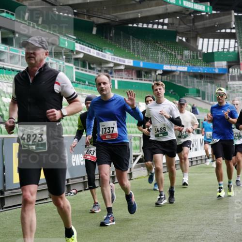 05.10.2025 - 20. swb-Marathon Bremen Michael Burmester http://msf.ph/oto/9327059 05.10.2025 12:55:12 Laufen im Stadion 82, 104, 124, 169, 319, 417, 663, 944, 1308, 1326, 1474, 1483, 1531, 1721, 1737, 1897, 1910, 1945, 2022, 2024, 2180, 2265, 2274, 2431, 2494, 2605, 2642, 2716, 2767, 3069, 3224, 3359, 3489, 3531, 3838, 3848, 3944, 4212, 4257, 4672, 4771, 4816, 4823, 4837, 4919, 4958, 5034, 5177, 5452, 5554, 5833, 5869, 5907, 6106, 6184, 6527, 6649, 6683, 7052, 7814, 7928, 7986, 8642, 8653, 53, 132, 289, 504, 524, 1896, 1976, 2573, 2841, 3212, 5022, 5206, 5978 meine-sportfotos.de