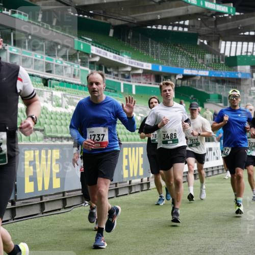 05.10.2025 - 20. swb-Marathon Bremen Michael Burmester http://msf.ph/oto/9327067 05.10.2025 12:55:13 Laufen im Stadion 82, 104, 124, 169, 319, 417, 663, 760, 944, 1308, 1326, 1474, 1483, 1531, 1721, 1737, 1897, 1910, 1945, 2022, 2024, 2180, 2265, 2274, 2431, 2494, 2605, 2642, 2716, 2767, 3069, 3224, 3359, 3489, 3531, 3838, 3848, 3944, 4212, 4257, 4672, 4771, 4816, 4823, 4837, 4919, 4958, 5034, 5093, 5152, 5177, 5452, 5554, 5833, 5869, 5907, 6106, 6184, 6527, 6649, 6683, 7052, 7814, 7928, 7986, 8642, 8653, 53, 132, 289, 504, 1896, 1976, 2573, 2841, 3212, 5022, 5206, 5978 meine-sportfotos.de