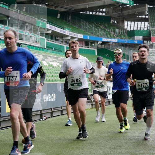 05.10.2025 - 20. swb-Marathon Bremen Michael Burmester http://msf.ph/oto/9327071 05.10.2025 12:55:13 Laufen im Stadion 82, 104, 124, 169, 319, 417, 663, 760, 944, 1308, 1326, 1474, 1483, 1531, 1721, 1737, 1897, 1910, 1945, 2022, 2024, 2180, 2265, 2274, 2431, 2494, 2605, 2642, 2716, 2767, 3069, 3224, 3359, 3489, 3531, 3838, 3848, 3944, 4212, 4257, 4672, 4771, 4816, 4823, 4837, 4919, 4958, 5034, 5093, 5152, 5177, 5452, 5554, 5833, 5869, 5907, 6106, 6184, 6527, 6649, 6683, 7052, 7814, 7928, 7986, 8642, 8653, 53, 132, 289, 504, 1896, 1976, 2573, 2841, 3212, 5022, 5206, 5978 meine-sportfotos.de